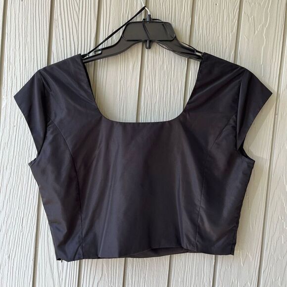 Ann Taylor Black Structured Crop Top, Size 6, NWT - Picture 8 of 10